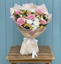 Букет цветов из:  Гвоздики, Орхидеи и Розы в Свободный