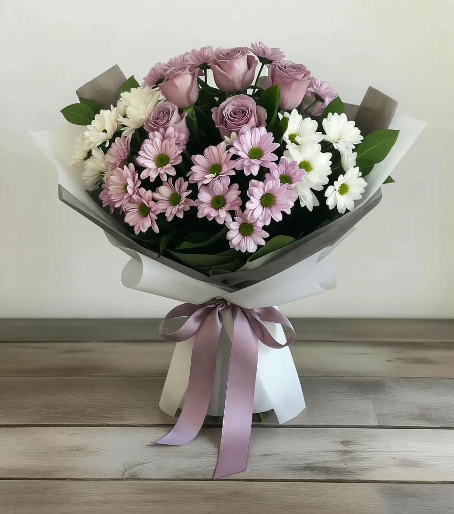 Букет цветов из: Хризантемы и Розы в Свободный