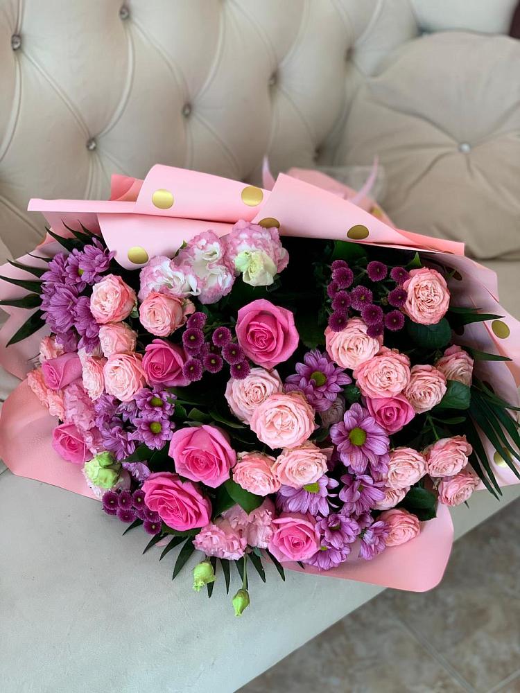 Букет цветов из: Хризантемы, Розы и Лизиантусы в Свободный