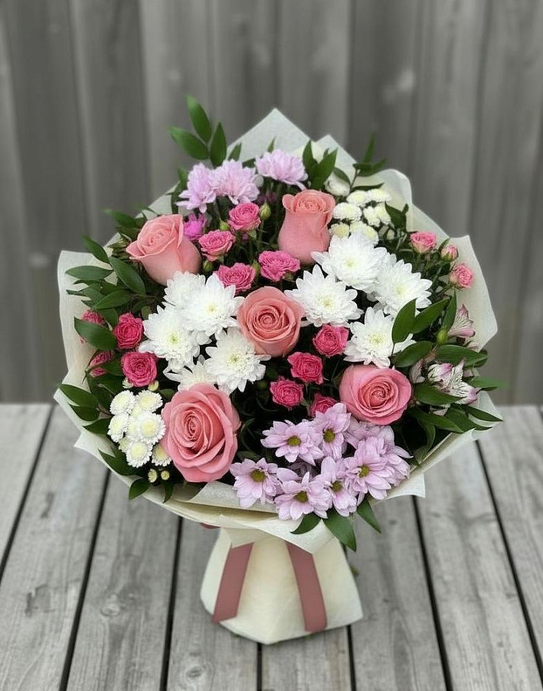 Букет цветов из: Альстромерии, Гвоздики, Розы и Хризантемы в Свободный