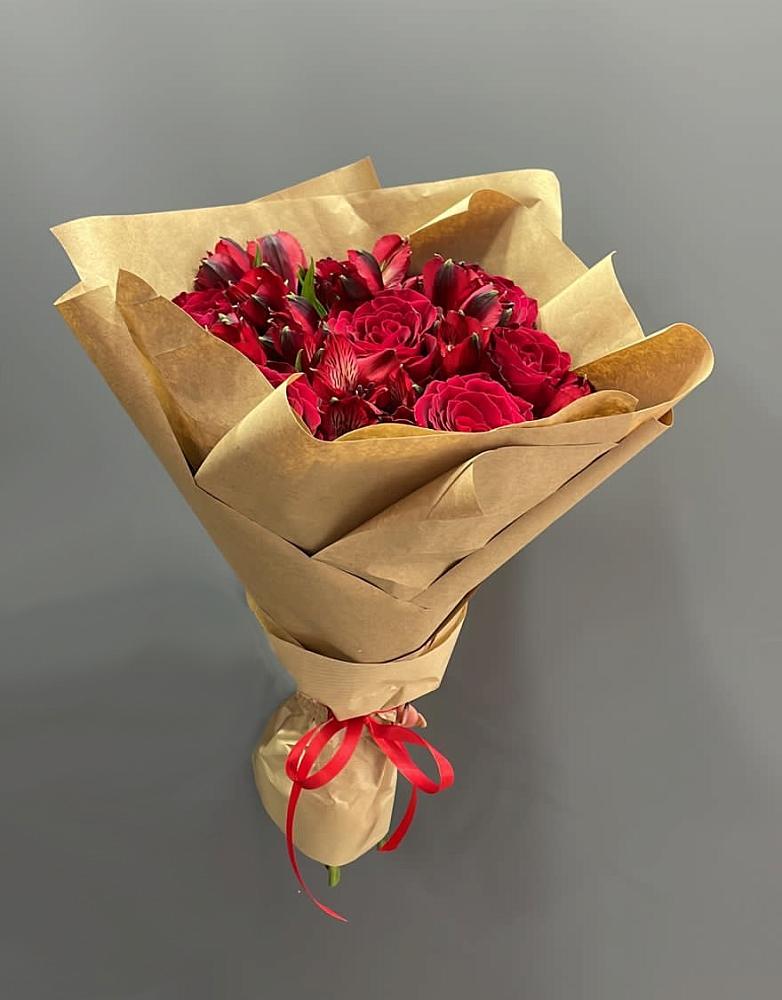 Букет цветов из: Альстромерии и Розы в Свободный