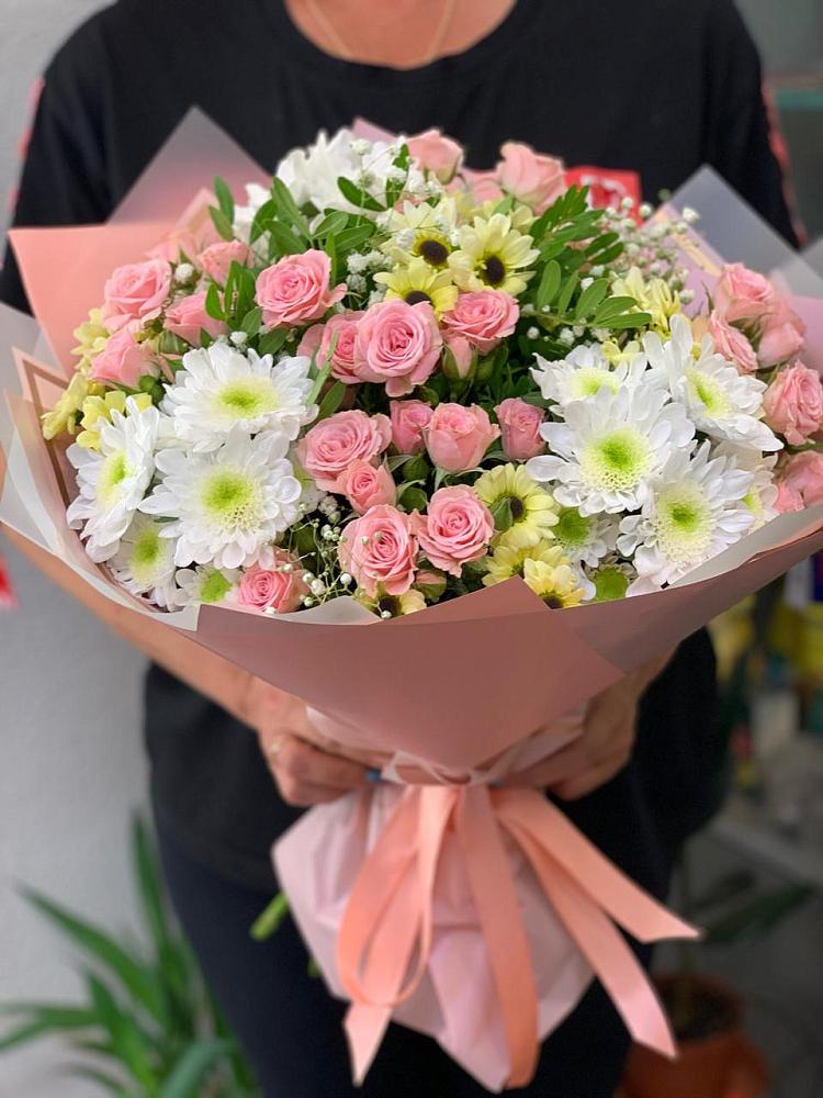 Букет цветов из: Розы и Хризантемы в Свободный