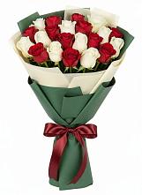 Букет Микс из красных и белых роз в Свободный