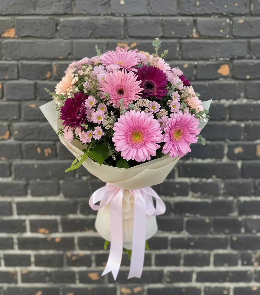 Букет цветов из: Герберы и Хризантемы в Свободный