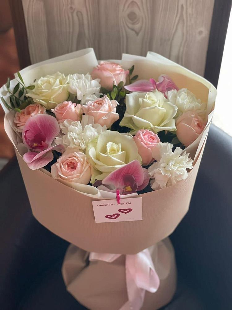 Букет цветов из: Орхидеи, Розы и Гвоздики в Свободный