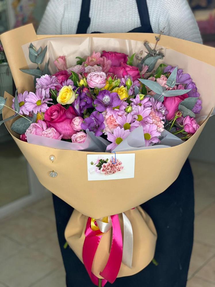 Букет цветов из: Хризантемы, Гвоздики и Альстромерии в Свободный