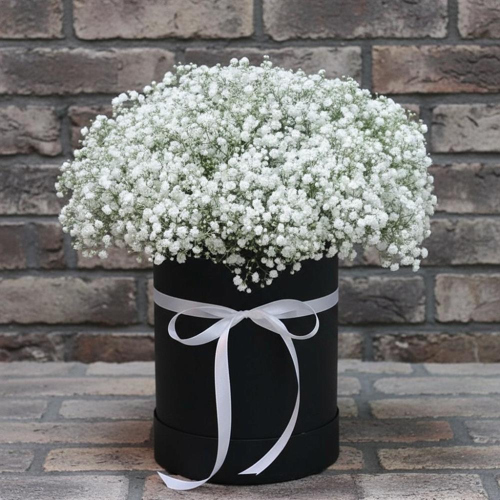 Цветочная композиция из Гипсофила в шляпной коробке в Свободный