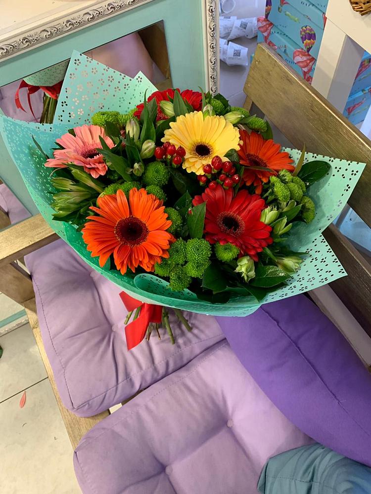 Букет цветов из: Герберы, Хризантемы и Альстромерии в Свободный