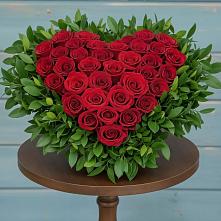 Цветочная композиция из Розы в виде сердца в Свободный