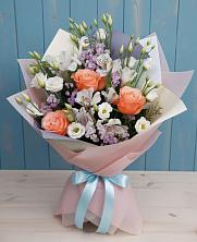 Букет цветов из:  Лизиантусы, Розы, Альстромерии и Гипсофила в Свободный