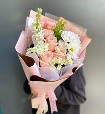 Букет цветов из:  Хризантемы и Розы в Свободный