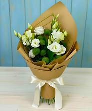 Букет цветов из:  Хризантемы и Лизиантусы в Свободный