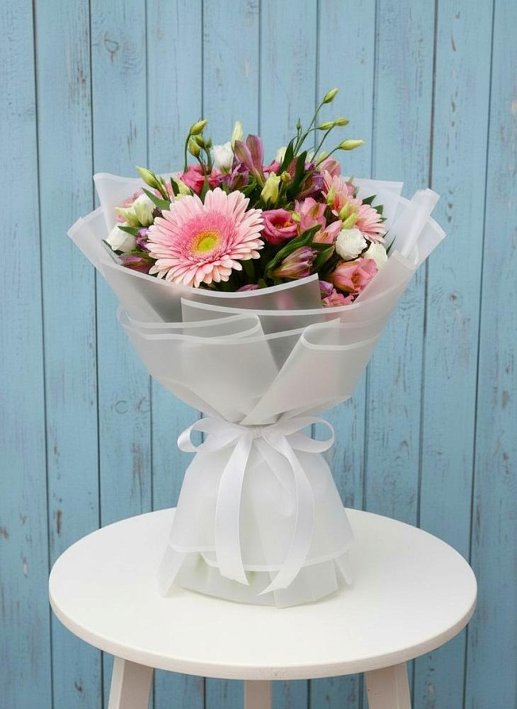 Букет цветов из: Герберы, Альстромерии и Лизиантусы в Свободный