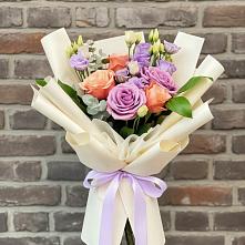 Букет цветов из:  Лизиантусы и Розы #REPLACE_PRED# Свободный