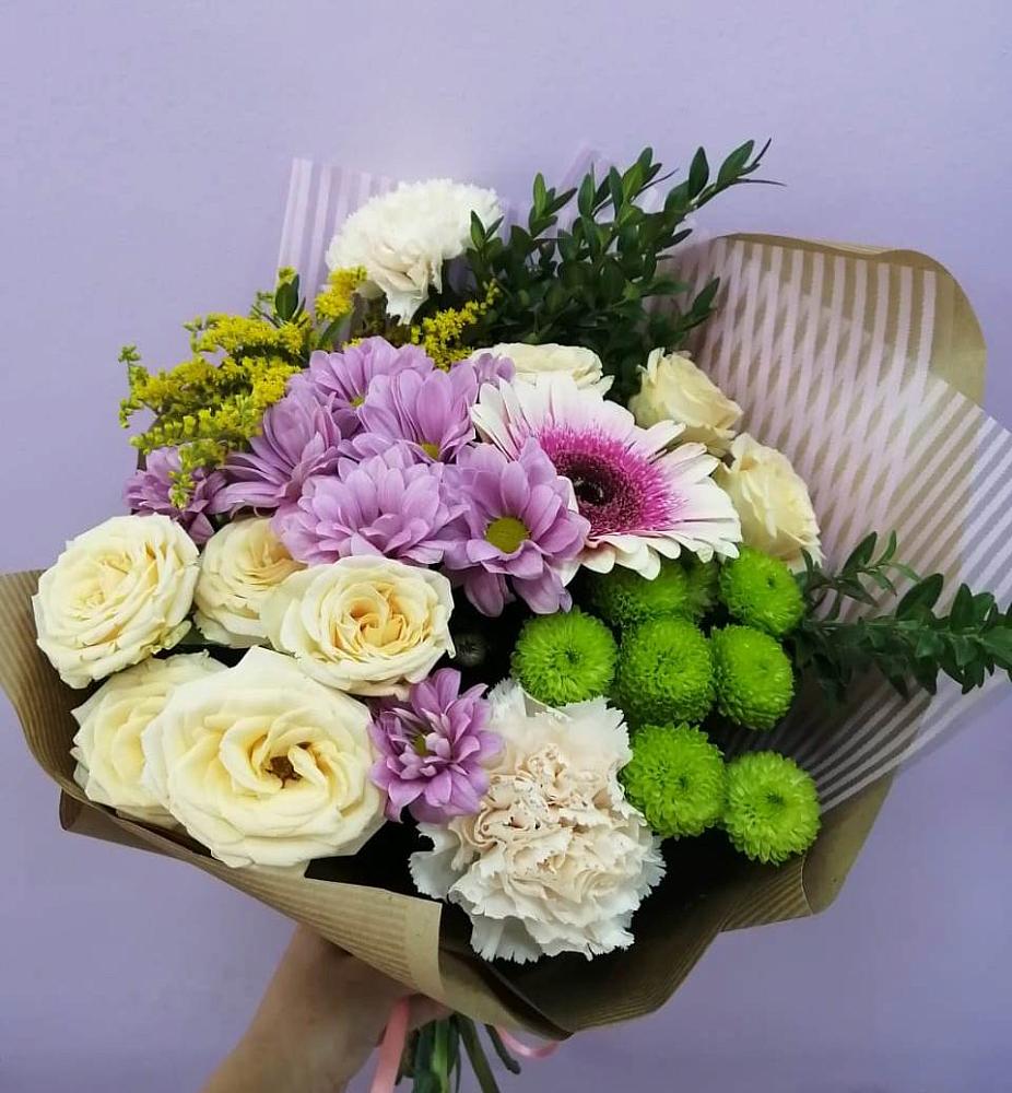 Букет цветов из: Хризантемы, Розы, Гвоздики и Герберы в Свободный