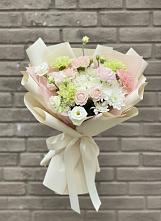 Букет цветов из:  Гвоздики, Розы, Лизиантусы и Хризантемы в Свободный