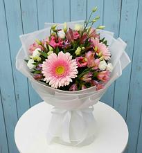 Букет цветов из:  Герберы, Альстромерии и Лизиантусы #REPLACE_PRED# Свободный