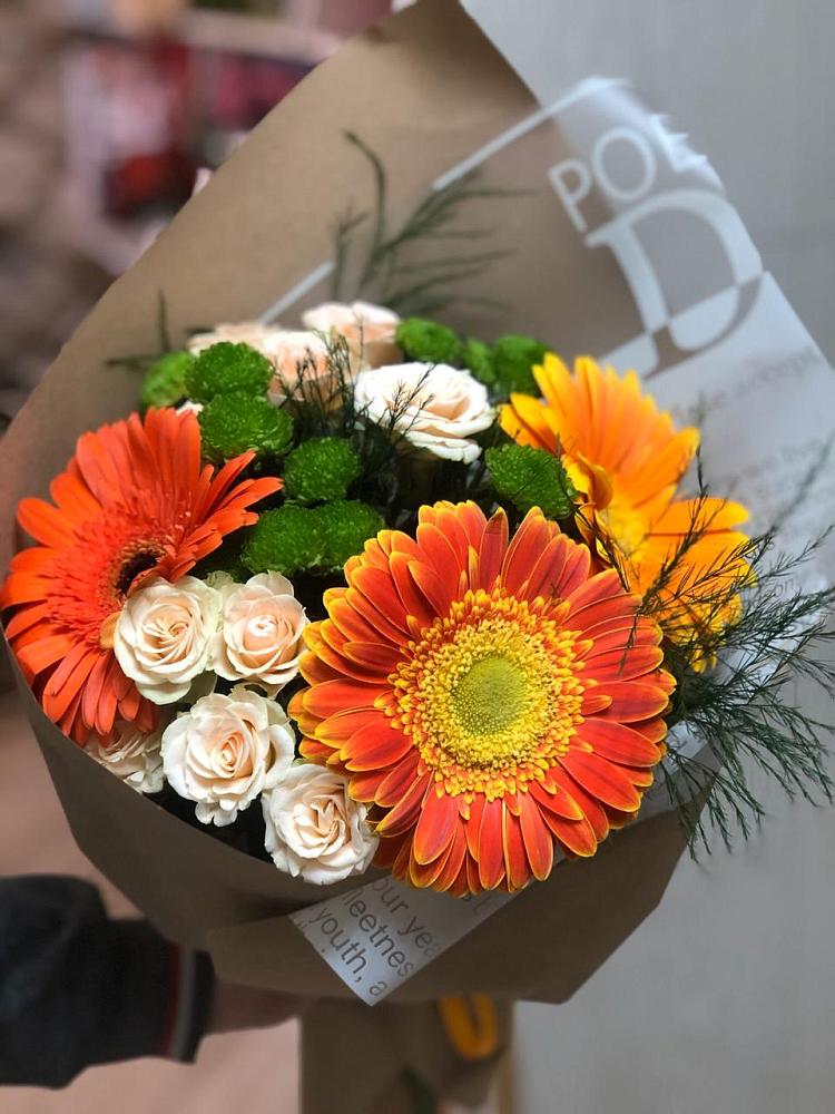 Букет цветов из: Герберы, Хризантемы и Розы в Свободный