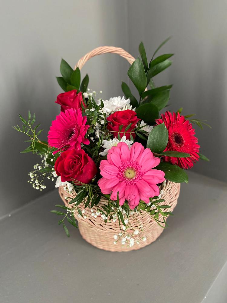 Цветочная композиция из Розы, Хризантемы и Герберы в корзине в Свободный