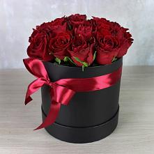 Цветочная композиция из Розы в шляпной коробке в Свободный