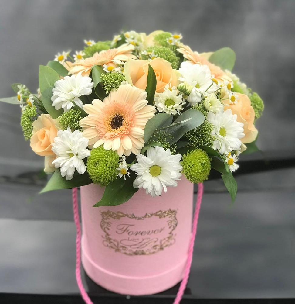 Цветочная композиция из Розы, Герберы и Хризантемы в шляпной коробке в Свободный