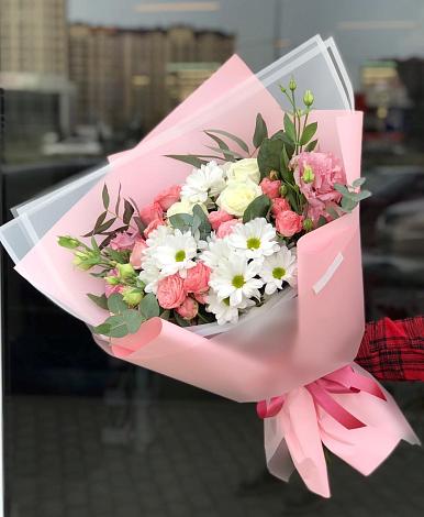 Букет цветов из: Розы, Лизиантусы и Хризантемы в Свободный