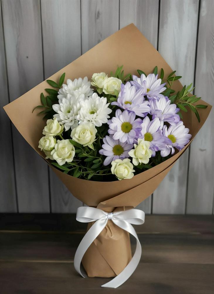 Букет цветов из: Хризантемы и Розы в Свободный
