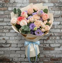 Букет цветов из:  Розы, Лизиантусы и Гвоздики в Свободный