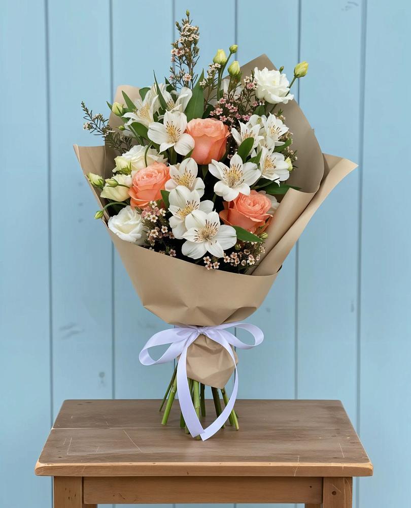 Букет цветов из: Альстромерии, Лизиантусы, Розы и Хризантемы в Свободный