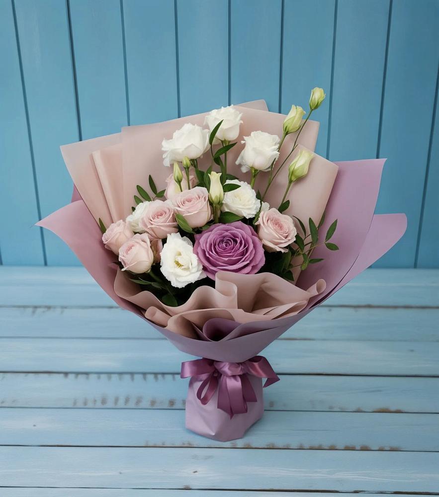 Букет цветов из: Розы и Лизиантусы в Свободный